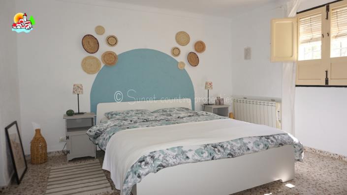 Image No.37-3 Bed Country Property for sale