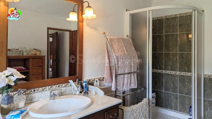 Image No.41-3 Bed Country Property for sale