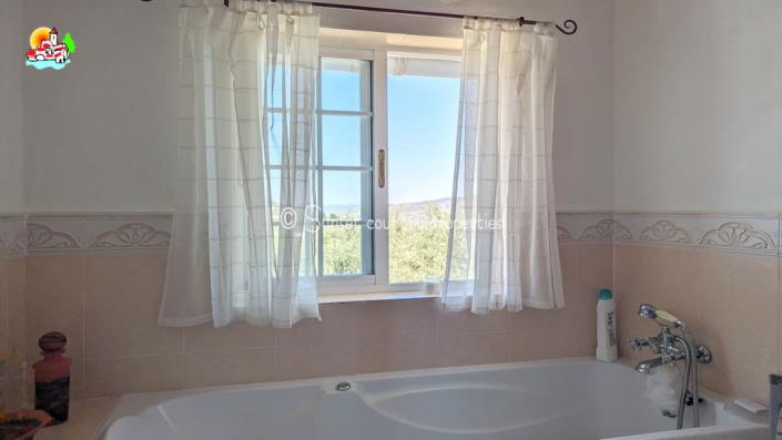 Image No.26-5 Bed Country House for sale