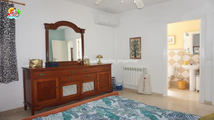 Image No.37-5 Bed Country House for sale