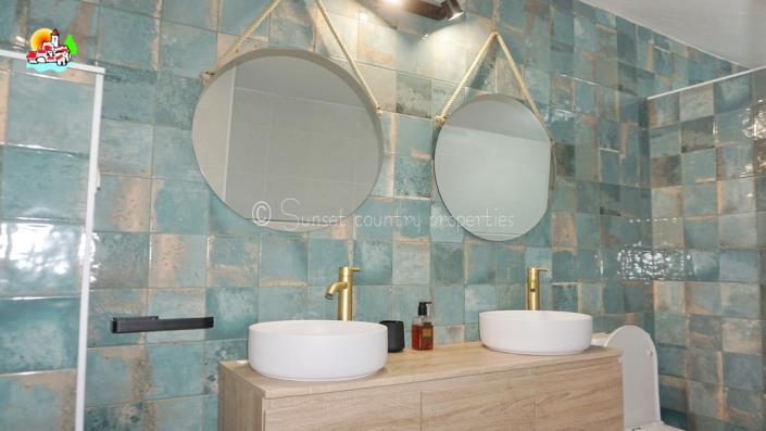 Image No.25-5 Bed Country House for sale