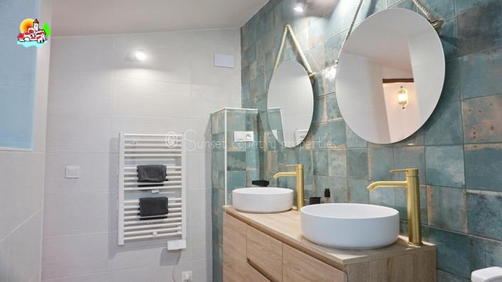 Image No.28-5 Bed Country House for sale