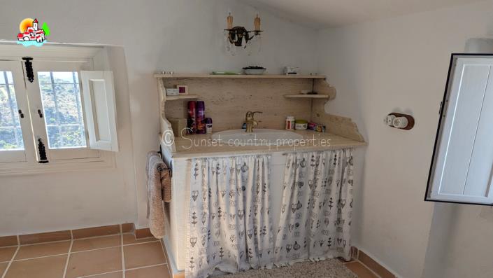 Image No.43-3 Bed Country Property for sale