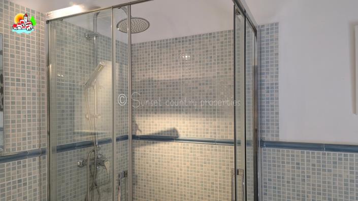 Image No.54-3 Bed Country Property for sale