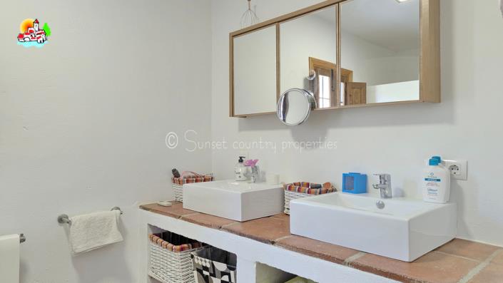 Image No.33-Propriété de pays de 9 chambres à vendre à Iznájar