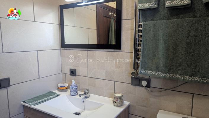 Image No.32-3 Bed Country Property for sale