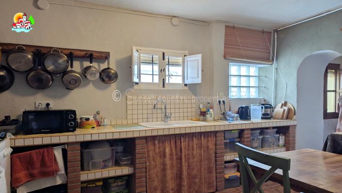 Image No.7-3 Bed Country Property for sale