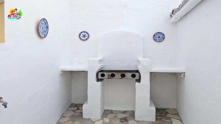 Image No.14-3 Bed Country Property for sale