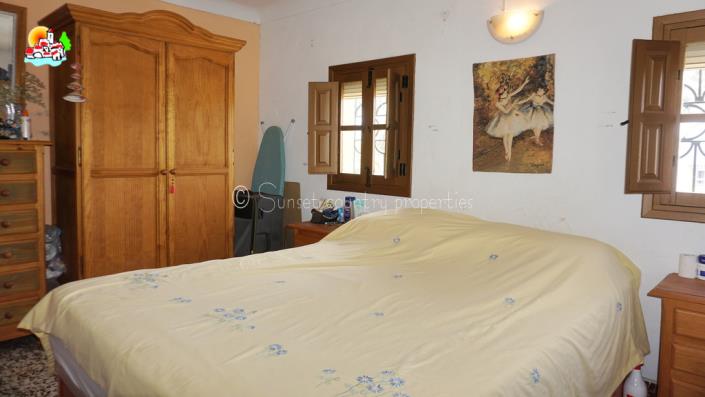 Image No.30-3 Bed Country Property for sale