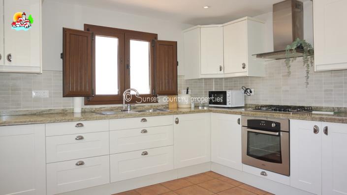 Image No.25-5 Bed Country Property for sale