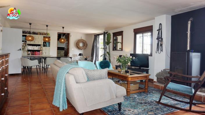 Image No.9-6 Bed Country Property for sale