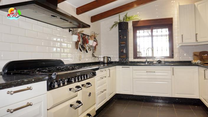 Image No.11-6 Bed Country Property for sale