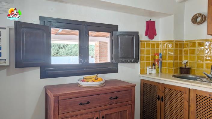 Image No.15-6 Bed Country House for sale