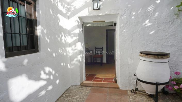 Image No.25-6 Bed Country House for sale