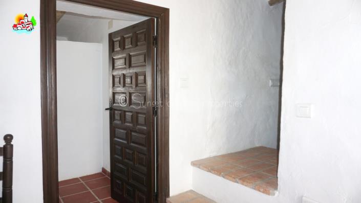 Image No.33-6 Bed Country House for sale