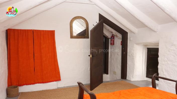 Image No.39-6 Bed Country House for sale