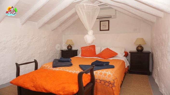Image No.40-6 Bed Country House for sale