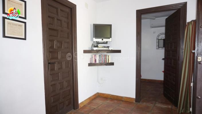 Image No.46-6 Bed Country House for sale