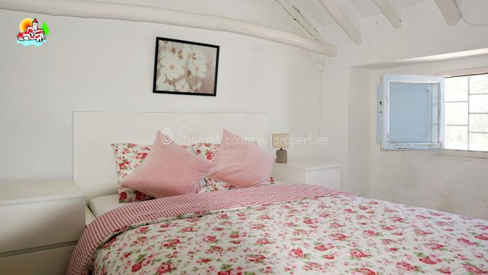 Image No.26-3 Bed Country Property for sale