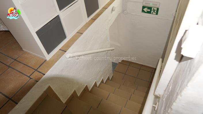 Image No.32-3 Bed Country Property for sale