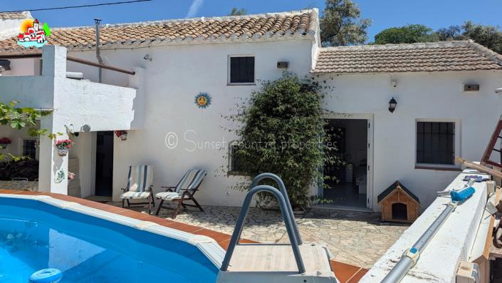 Image No.40-3 Bed Country Property for sale