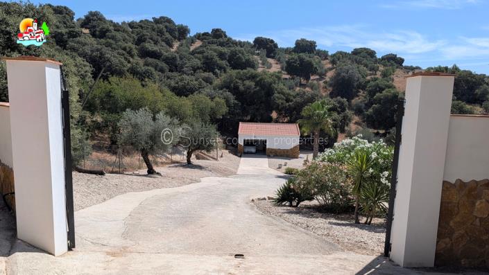 Image No.7-4 Bed Country Property for sale