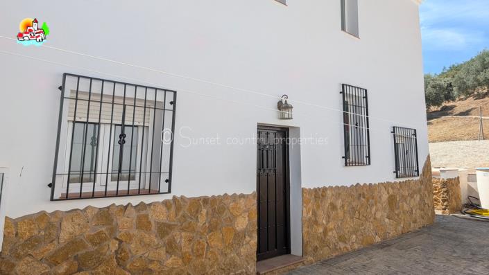 Image No.9-4 Bed Country Property for sale