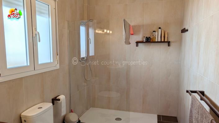 Image No.33-4 Bed Country Property for sale