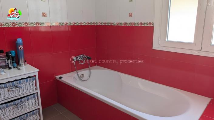 Image No.45-4 Bed Country Property for sale