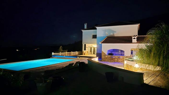 Image No.51-4 Bed Country Property for sale