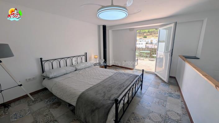Image No.14-3 Bed Townhouse for sale