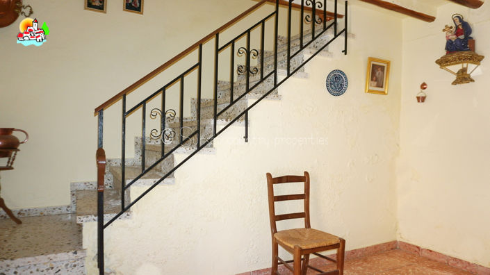 Image No.19-4 Bed Townhouse for sale
