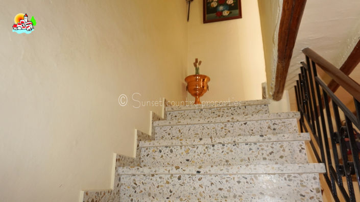 Image No.20-4 Bed Townhouse for sale