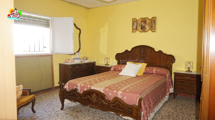 Image No.21-4 Bed Townhouse for sale