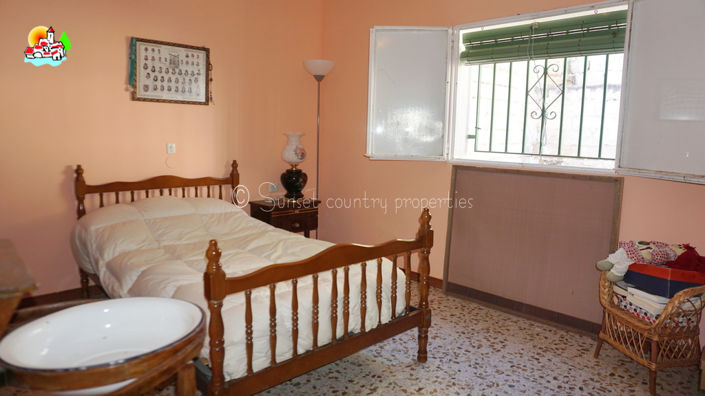 Image No.24-4 Bed Townhouse for sale