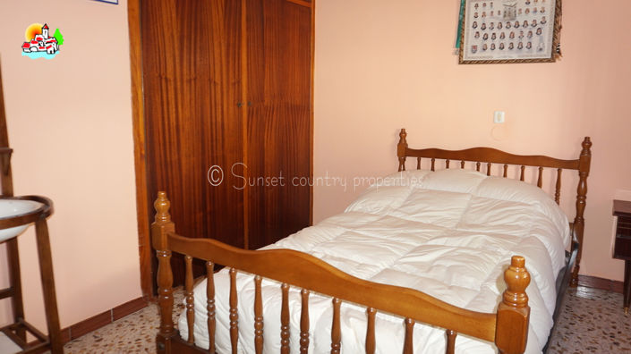 Image No.25-4 Bed Townhouse for sale