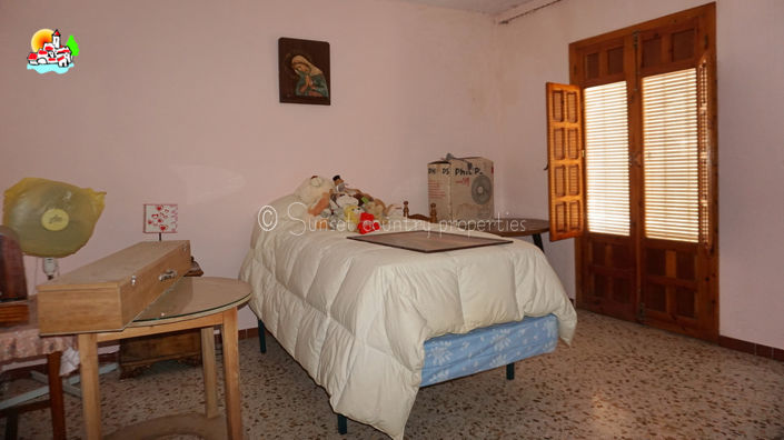 Image No.28-4 Bed Townhouse for sale