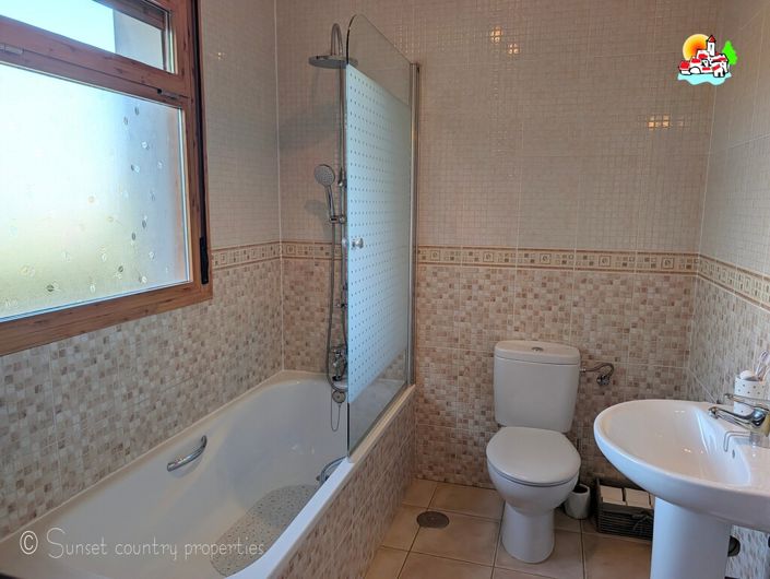 Image No.20-Propriété de 6 chambres à vendre