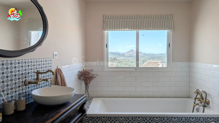 Image No.23-4 Bed Townhouse for sale