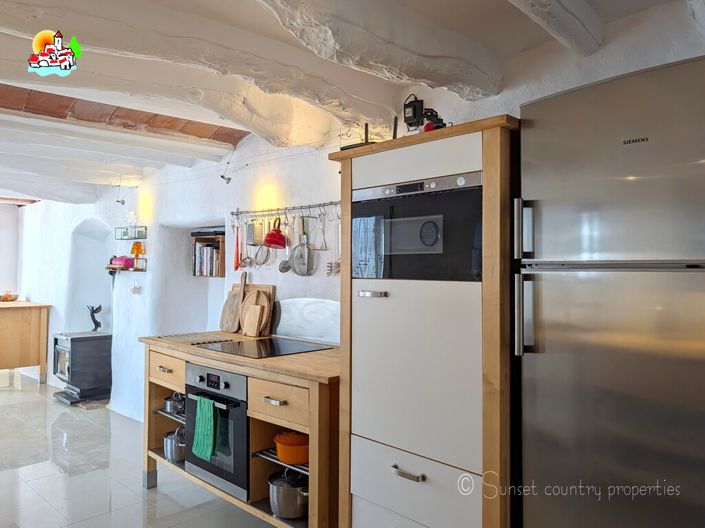 Image No.12-7 Bed Property for sale