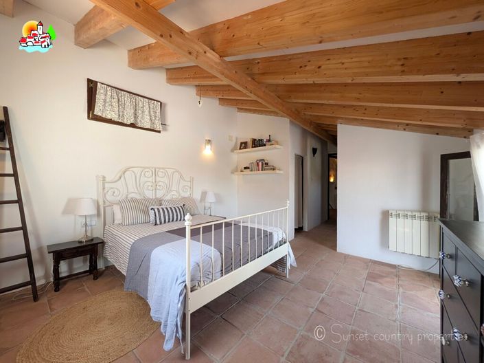 Image No.23-7 Bed Property for sale