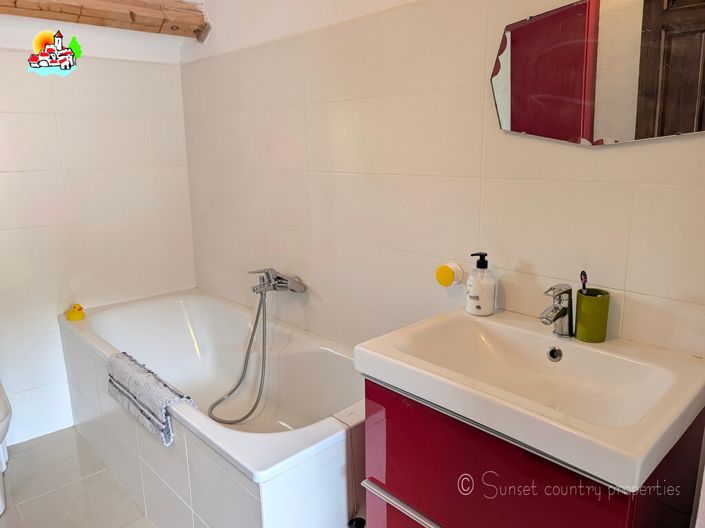 Image No.33-7 Bed Property for sale