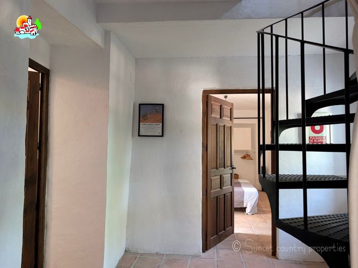 Image No.36-7 Bed Property for sale