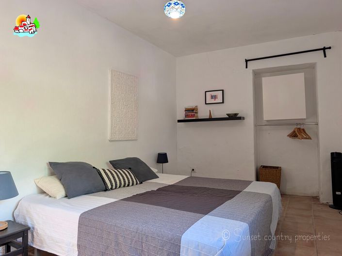 Image No.37-7 Bed Property for sale