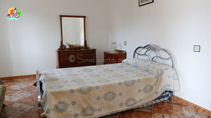 Image No.12-4 Bed Property for sale