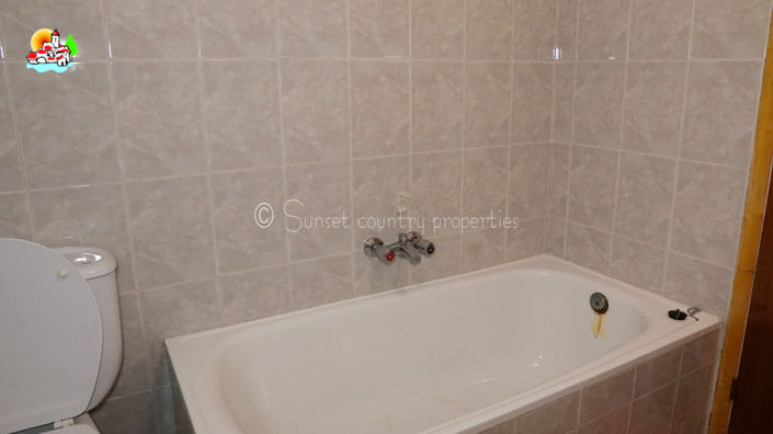 Image No.26-4 Bed Property for sale