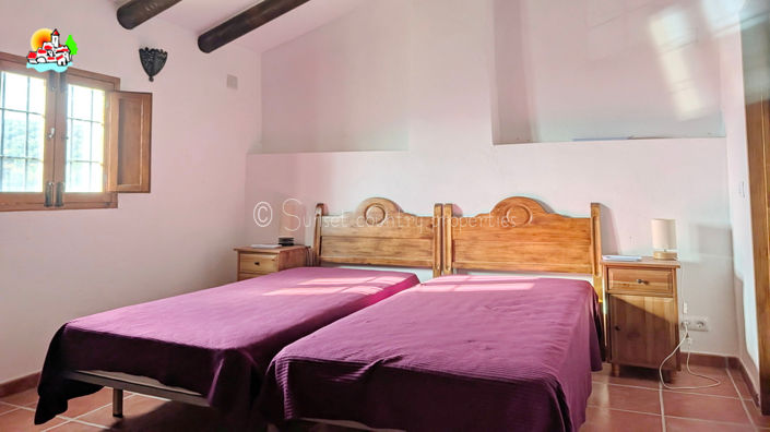 Image No.11-3 Bed Property for sale