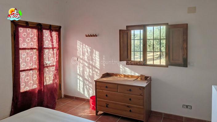 Image No.15-3 Bed Property for sale