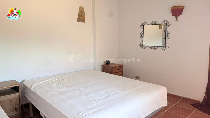 Image No.17-3 Bed Property for sale