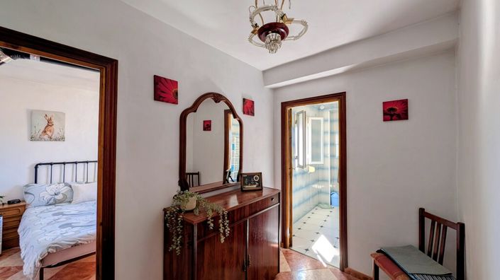 Image No.18-3 Bed Townhouse for sale